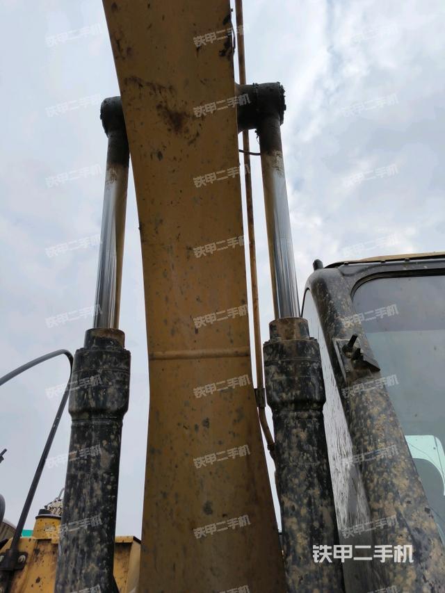 大臂油缸整體?豎拍（工作和回轉(zhuǎn)裝置）