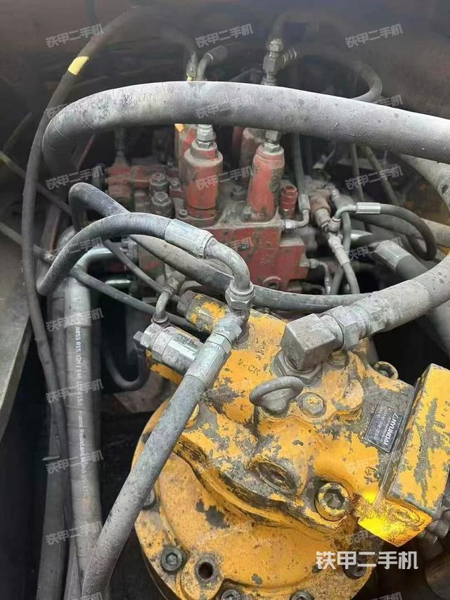 回转马达和主控阀（整机外观）