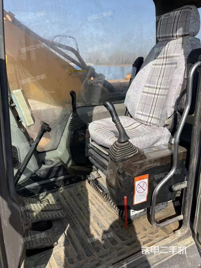 駕駛室整體（整機(jī)外觀）