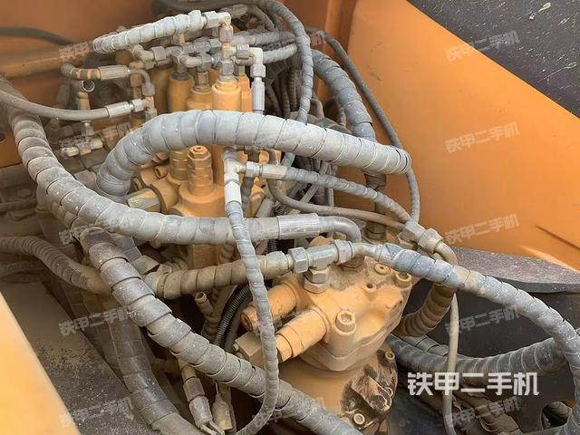 回轉馬達和主控閥（整機外觀）