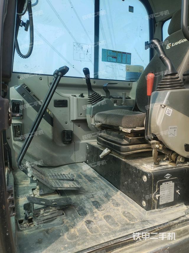 ?駕駛室正側(cè)（駕駛室部分）