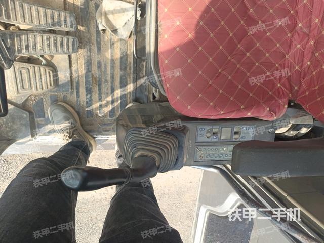 座椅右側(cè)控制臺(tái)/鑰匙門/油門/含右手柄（駕駛室部分）