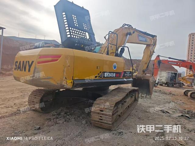 液壓泵艙室正面整體(整機(jī)外觀) 液壓泵艙室正面整體(整機(jī)外觀)