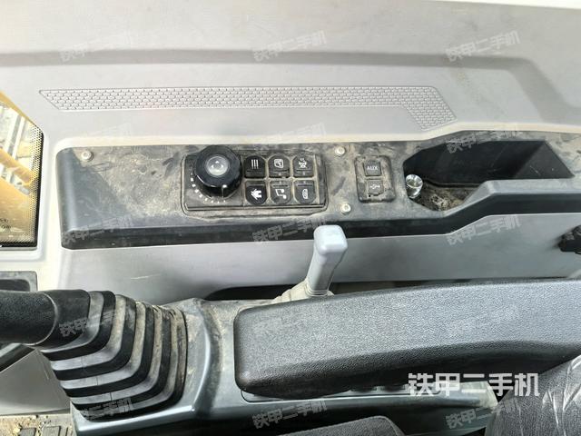 座椅右側(cè)控制臺(tái)/鑰匙門(mén)/油門(mén)/含右手柄（駕駛室部分）