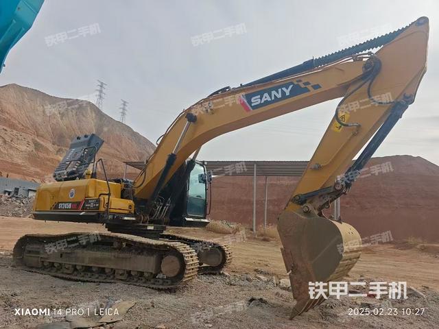 單側(cè)履帶整體(整機(jī)外觀) 單側(cè)履帶整體(整機(jī)外觀)