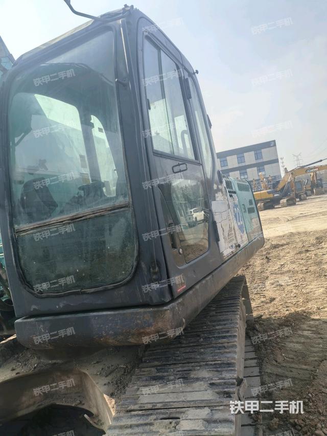 駕駛室左前45度（駕駛室部分）