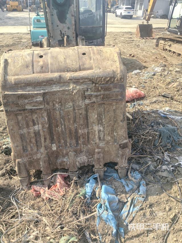 鏟斗右后整體（工作和回轉(zhuǎn)裝置）