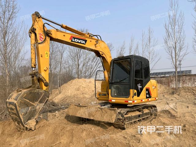 駕駛室整體(整機(jī)外觀) 駕駛室整體(整機(jī)外觀)