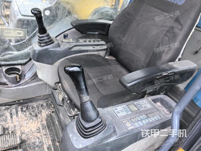 座椅右側(cè)控制臺/鑰匙門/油門/含右手柄（駕駛室部分）