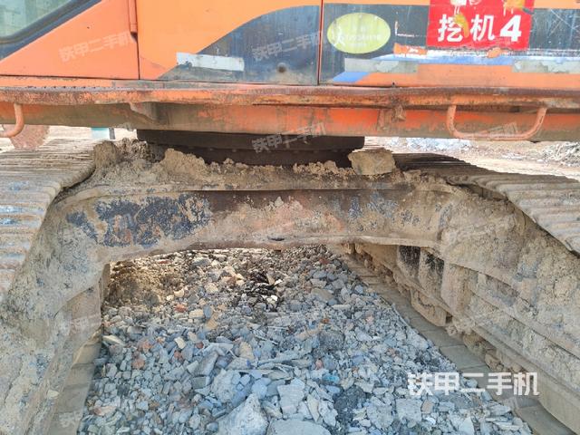 轉(zhuǎn)盤和下車架正前（工作和回轉(zhuǎn)裝置）