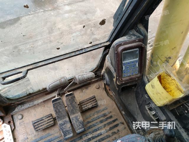 后窗玻璃角標(biāo)(駕駛室部分) 后窗玻璃角標(biāo)(駕駛室部分)