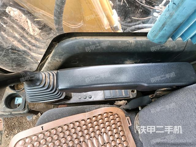 座椅右側(cè)控制臺(tái)/鑰匙門/油門/含右手柄（駕駛室部分）