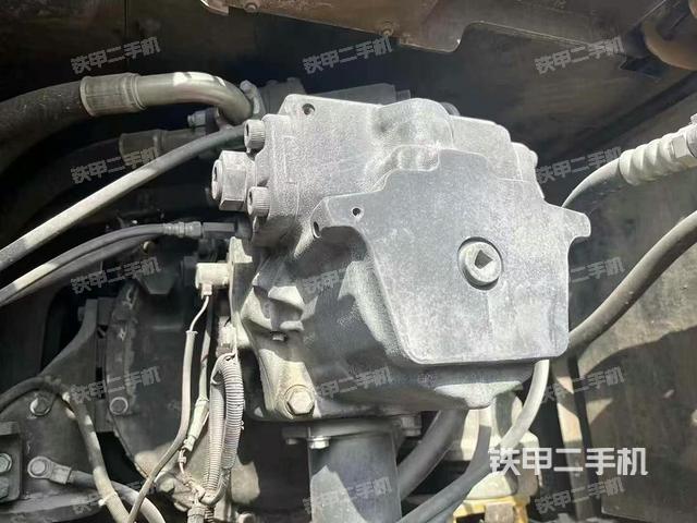 液壓泵艙室正面整體(整機(jī)外觀) 液壓泵艙室正面整體(整機(jī)外觀)