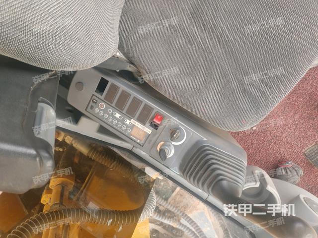 座椅右側(cè)控制臺/鑰匙門/油門/含右手柄（駕駛室部分）