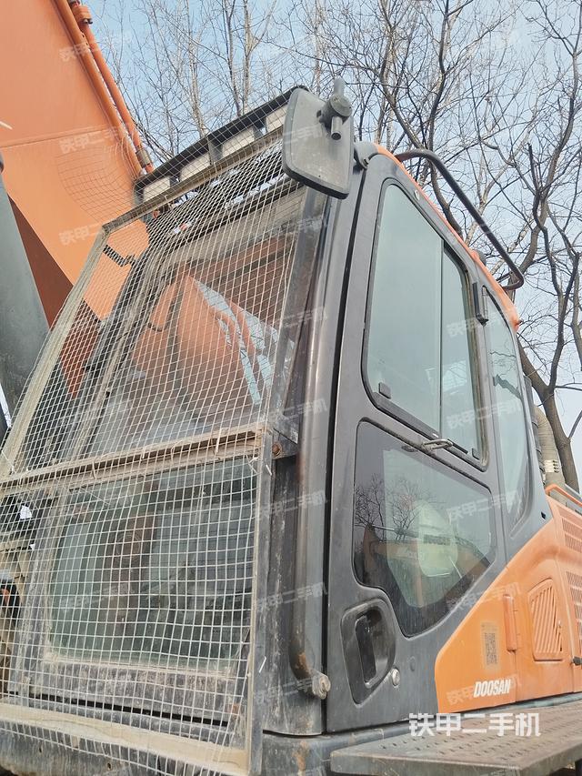 驾驶室整体（整机外观）