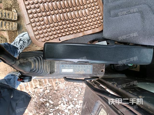 座椅左側(cè)控制臺(tái)/音響/含左手柄（駕駛室部分）