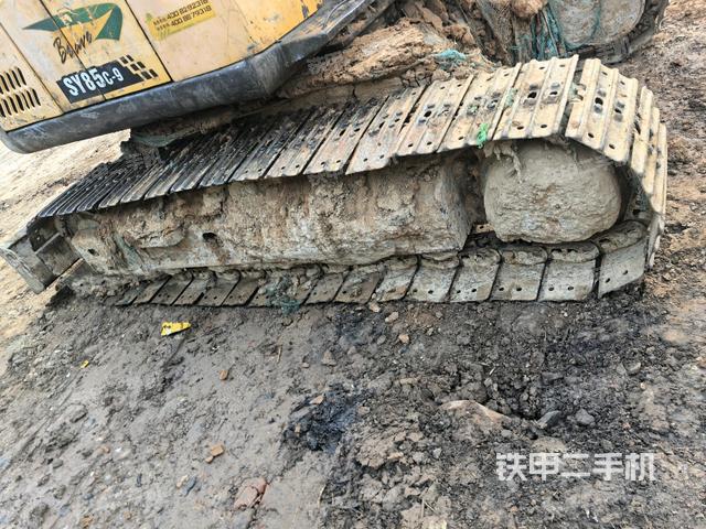 右側(cè)履帶整體?（行走機(jī)構(gòu)）