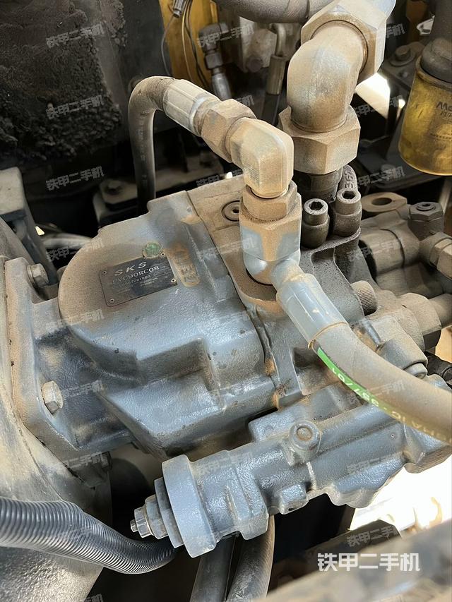 液壓泵艙室正面整體(整機(jī)外觀) 液壓泵艙室正面整體(整機(jī)外觀)