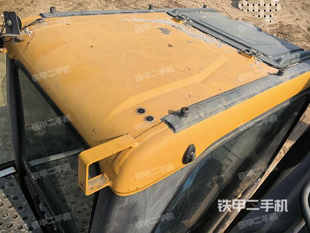 驾驶室顶部（整机外观）