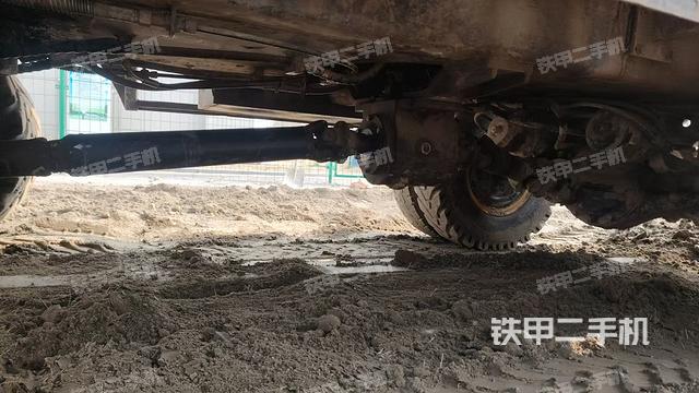 單側(cè)履帶整體(整機外觀) 單側(cè)履帶整體(整機外觀)