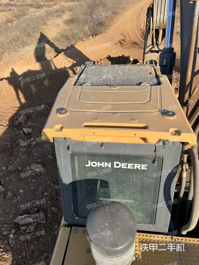 駕駛室頂部（整機外觀）