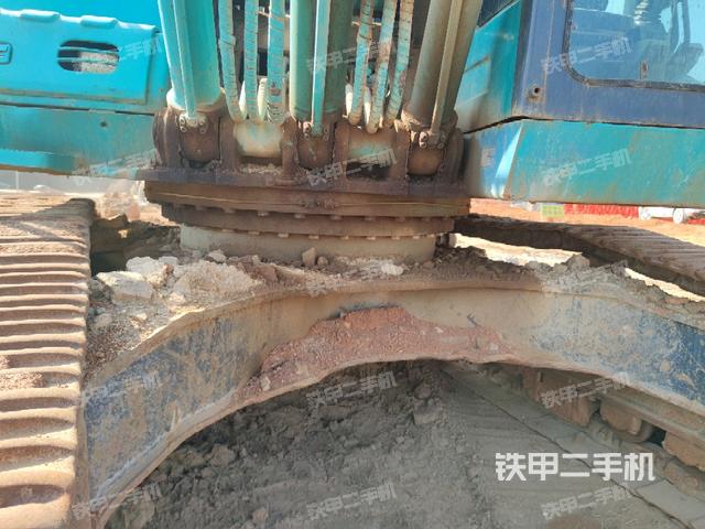 轉(zhuǎn)盤和下車架正前（工作和回轉(zhuǎn)裝置）