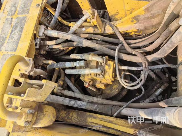 回转马达和主控阀（整机外观）