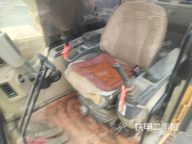 后窗玻璃角標(駕駛室部分) 后窗玻璃角標(駕駛室部分)