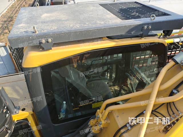 駕駛室頂部（整機外觀）