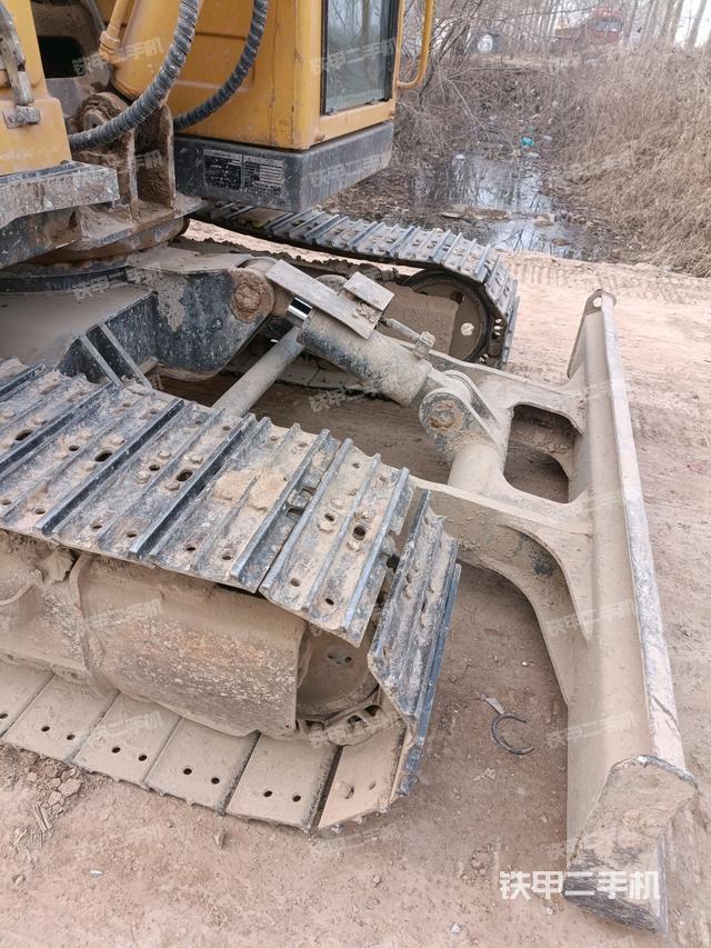 轉盤和下車架正前(工作和回轉裝置) 轉盤和下車架正前(工作和回轉裝置)