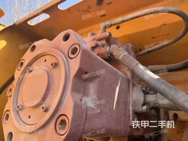 液壓泵艙室正面整體(整機(jī)外觀) 液壓泵艙室正面整體(整機(jī)外觀)