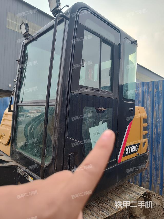 駕駛室整體(整機(jī)外觀) 駕駛室整體(整機(jī)外觀)