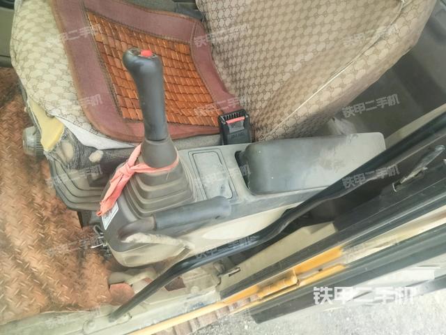 座椅左側控制臺/音響/含左手柄(駕駛室部分) 座椅左側控制臺/音響/含左手柄(駕駛室部分)