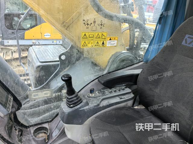 后窗玻璃角標(biāo)（駕駛室部分）