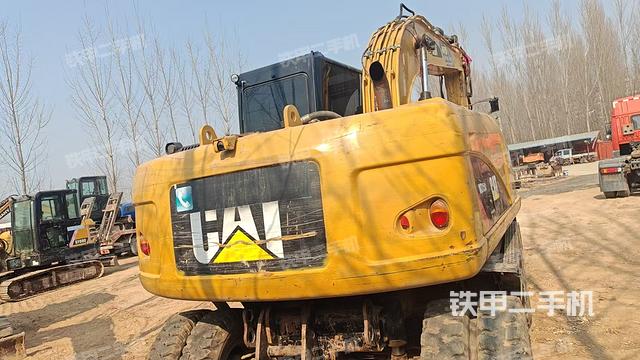 駕駛室整體(整機(jī)外觀) 駕駛室整體(整機(jī)外觀)