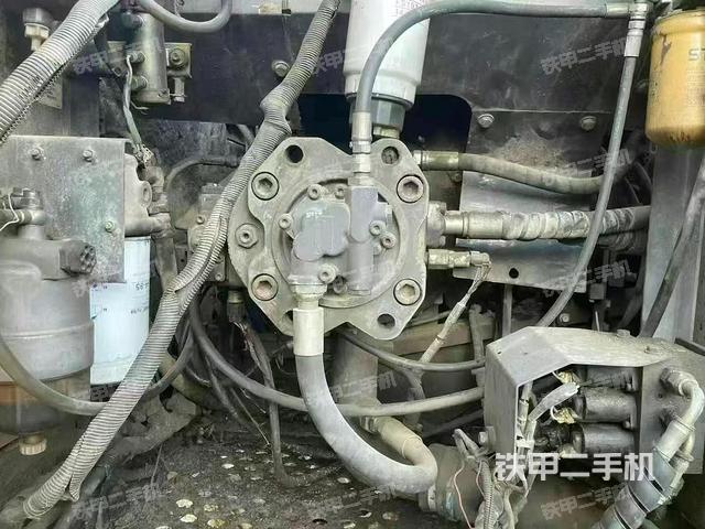 液壓泵艙室正面整體（整機(jī)外觀）