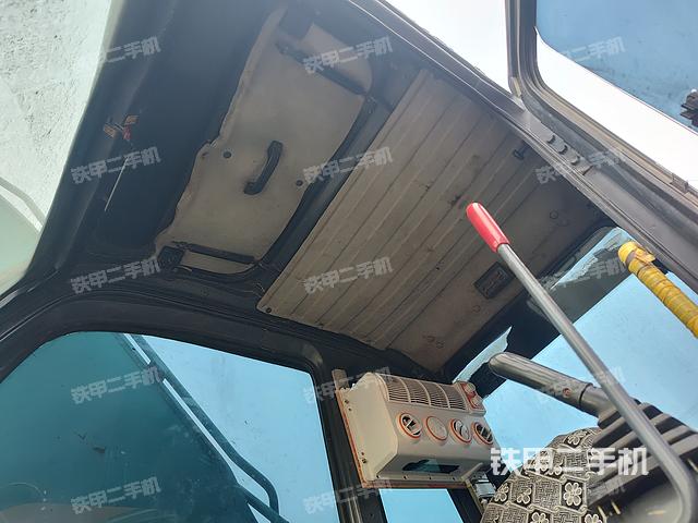 駕駛室頂部(整機外觀) 駕駛室頂部(整機外觀)