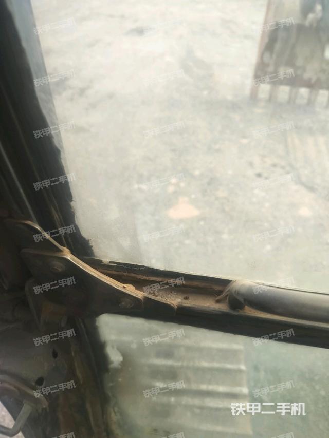 右側玻璃角標(駕駛室部分) 右側玻璃角標(駕駛室部分)