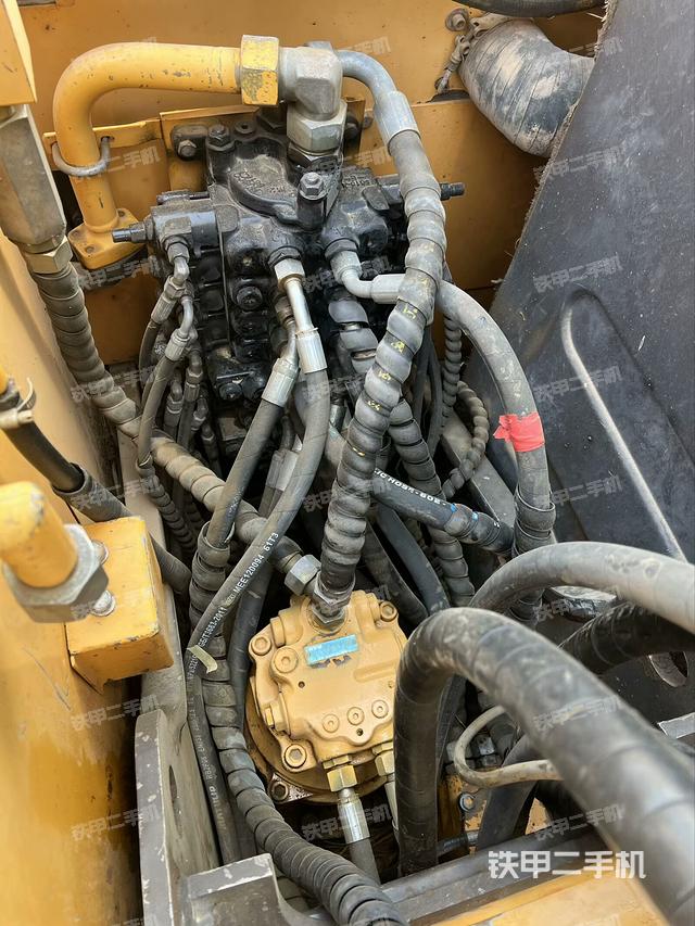 回轉(zhuǎn)馬達和主控閥（整機外觀）