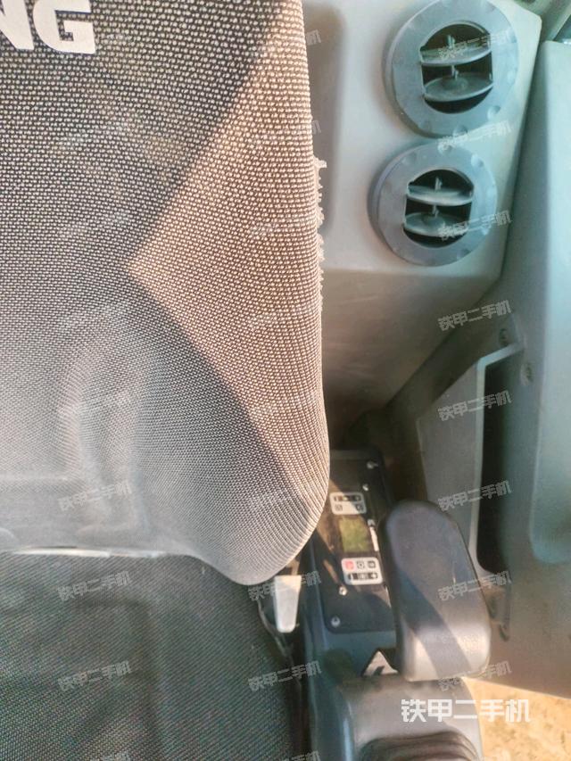 座椅左側(cè)控制臺/音響/含左手柄（駕駛室部分）