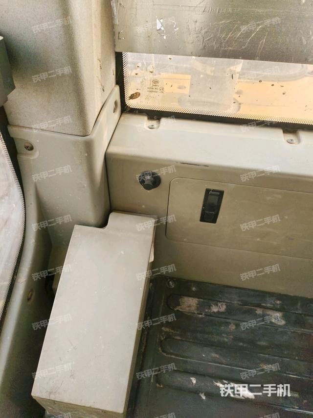 后窗玻璃角標(biāo)（駕駛室部分）