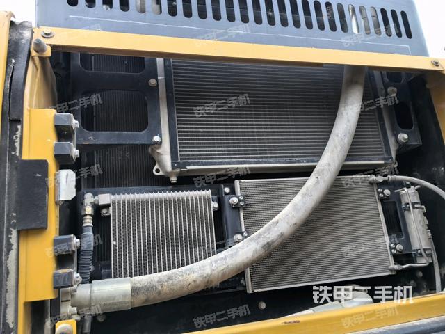 散熱器正面(大件艙室) 散熱器正面(大件艙室)