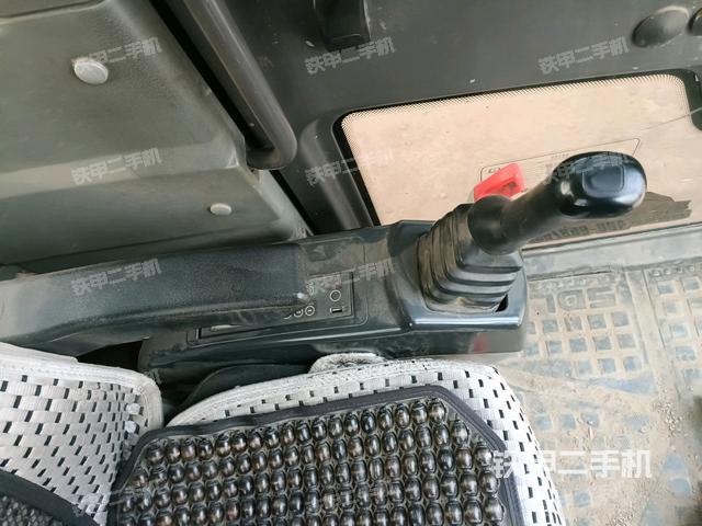 座椅左側控制臺/音響/含左手柄(駕駛室部分) 座椅左側控制臺/音響/含左手柄(駕駛室部分)