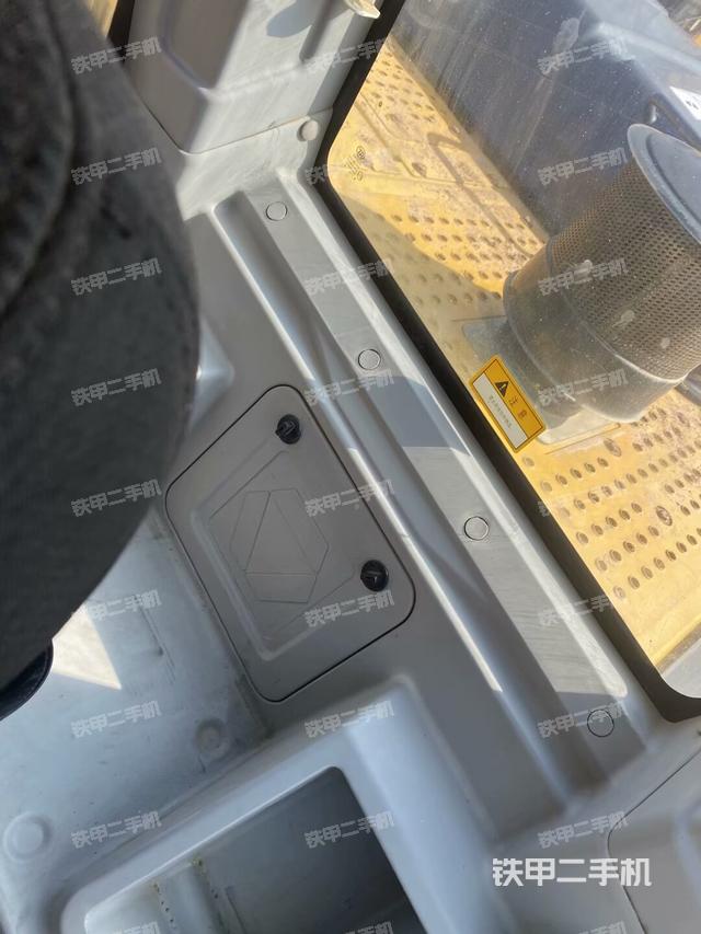 座椅右側(cè)控制臺(tái)/鑰匙門/油門/含右手柄(駕駛室部分) 座椅右側(cè)控制臺(tái)/鑰匙門/油門/含右手柄(駕駛室部分)