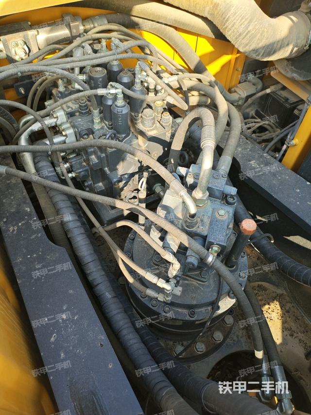 回轉馬達和主控閥（整機外觀）