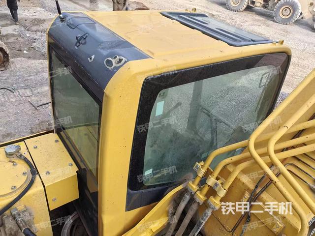 駕駛室頂部(整機外觀) 駕駛室頂部(整機外觀)