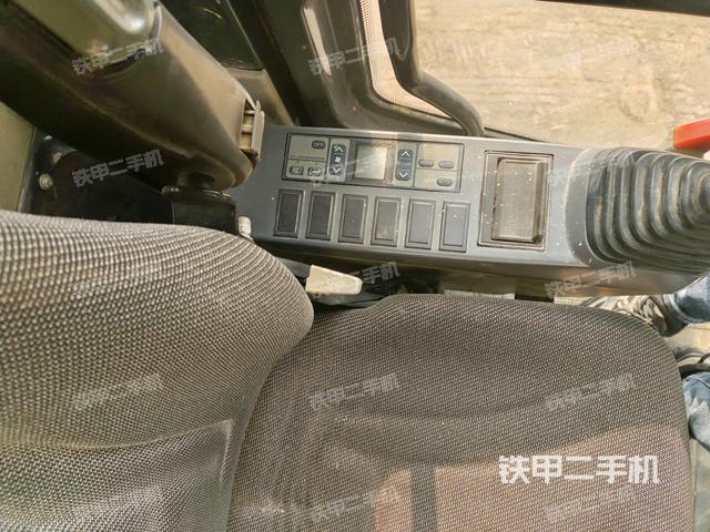 座椅左側(cè)控制臺(tái)/音響/含左手柄（駕駛室部分）