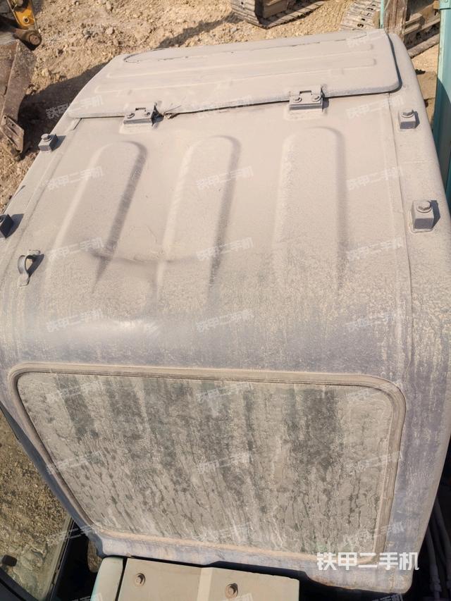 駕駛室頂部(整機外觀) 駕駛室頂部(整機外觀)