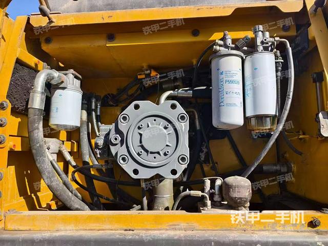 液壓泵艙室正面整體（整機(jī)外觀）