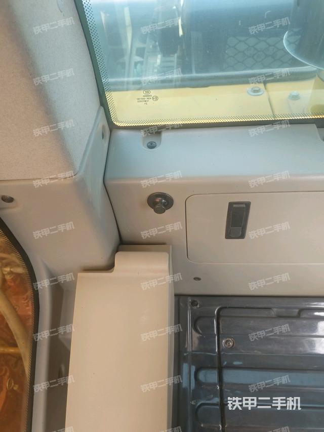 后窗玻璃角標(biāo)（駕駛室部分）